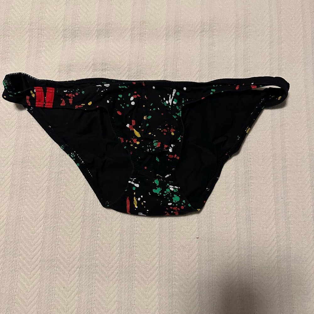 Multicolor posing brief